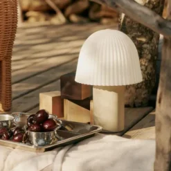 Ferm Living Frill Portable Tafellamp LED - Rose/White